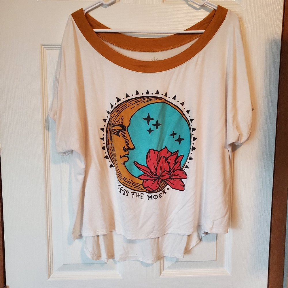 Kiss the Moon top